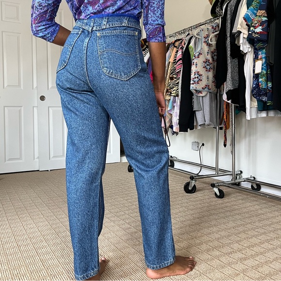 Vintage Lee jeans no size but fits like a 6 no flaws - Picture 3 of 5